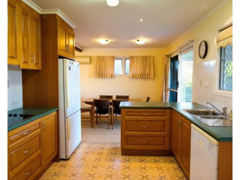 80 Long Street, Camp Hill QLD 4152