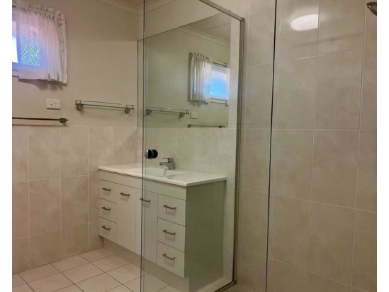 80 Long Street, Camp Hill QLD 4152