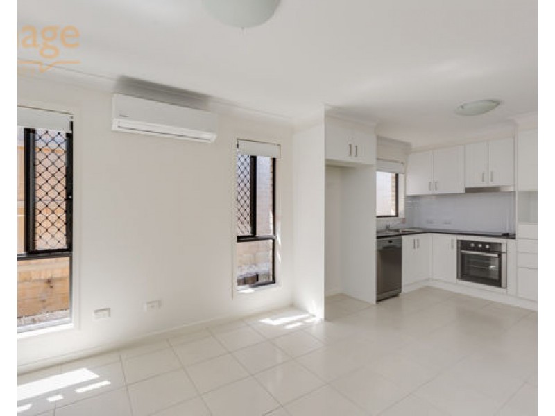 2/9 MILBROOK CRESCENT, Pimpama QLD 4209