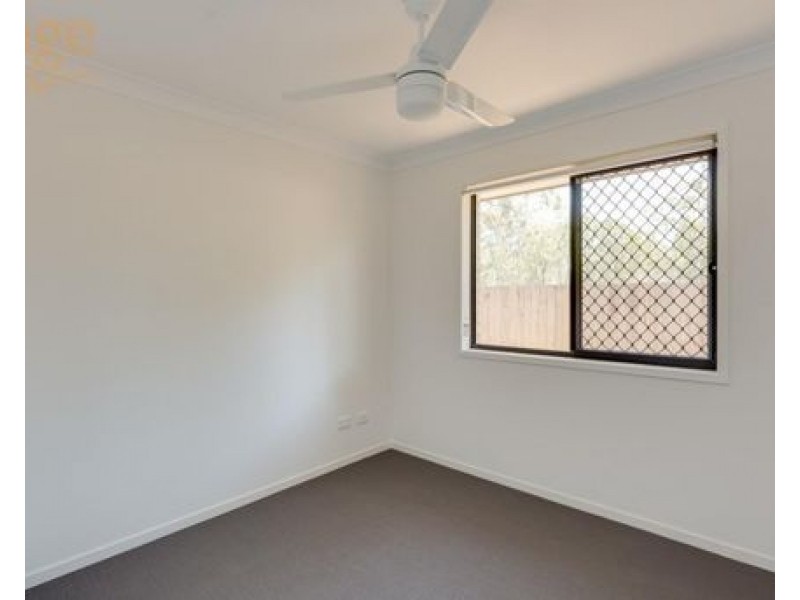 2/9 MILBROOK CRESCENT, Pimpama QLD 4209