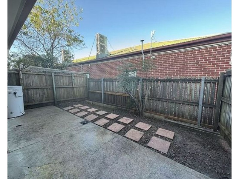 Unit 104, 18 Loganlea Street, Waterford West QLD 4133