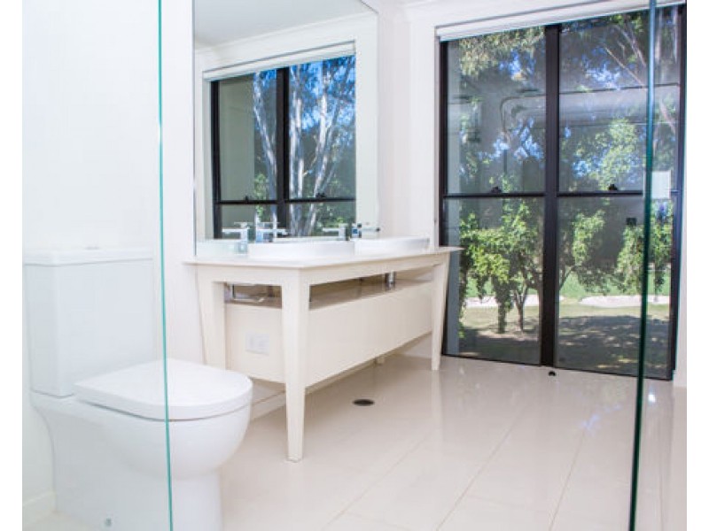 152 North Hill Drive, Robina QLD 4226