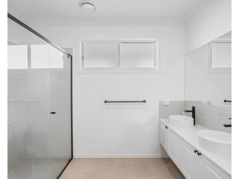 22 California Road, Oxley QLD 4075