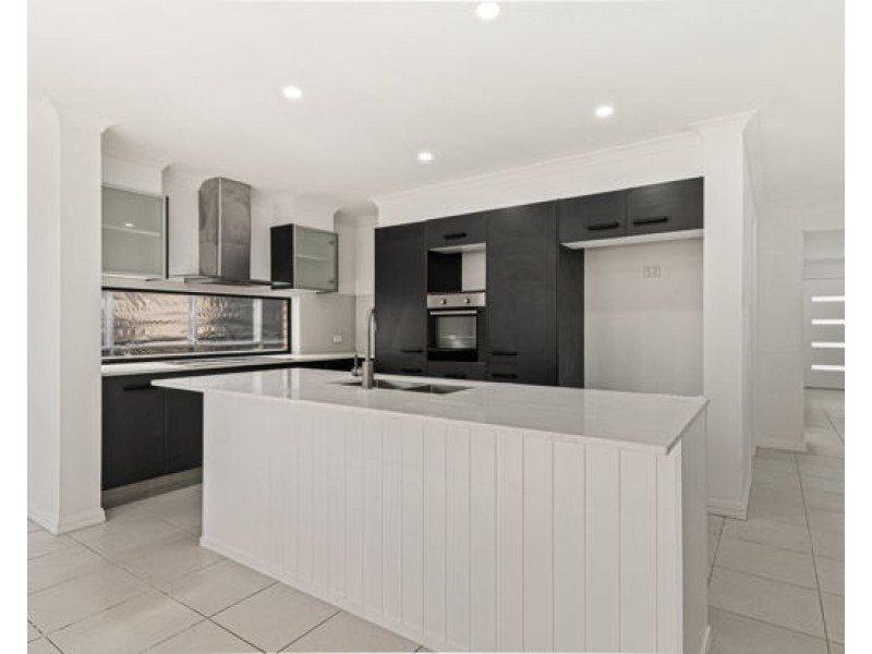 28 Collingrove Circuit, Pimpama QLD 4209