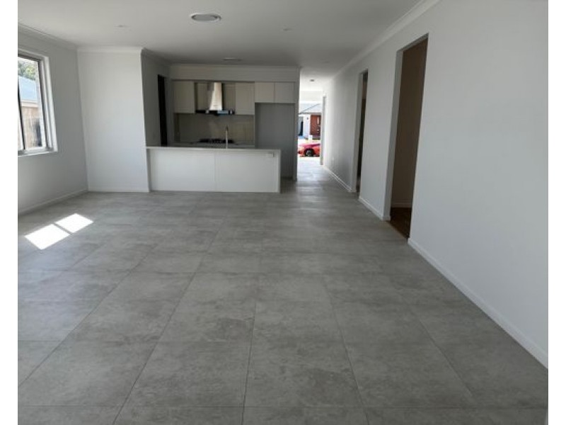 16 Olympus Drive, White Rock QLD 4306