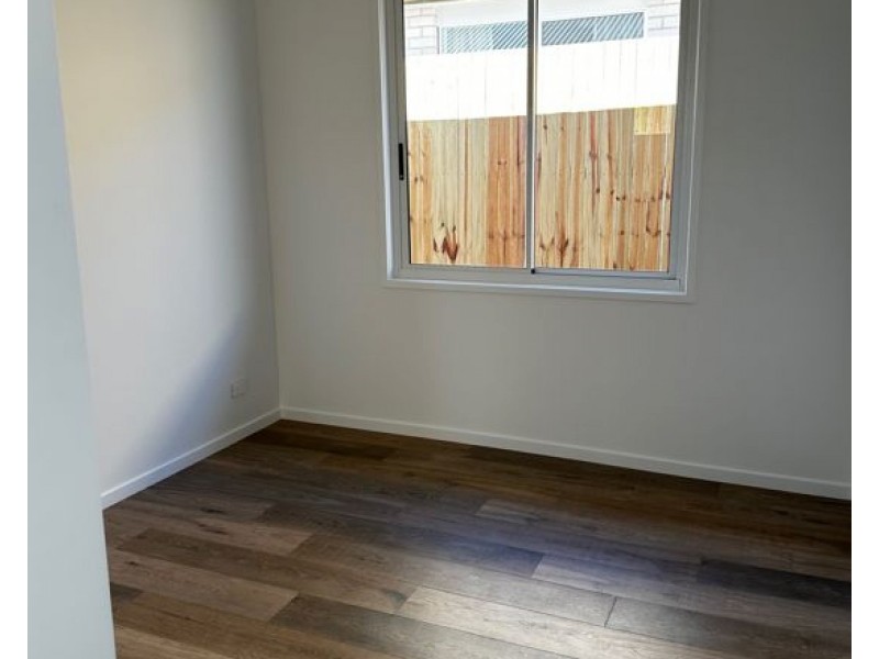16 Olympus Drive, White Rock QLD 4306