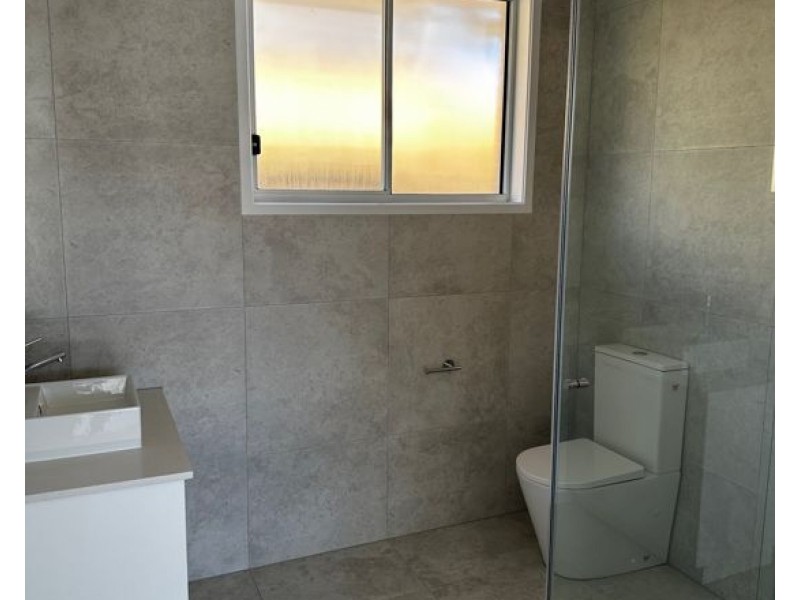 16 Olympus Drive, White Rock QLD 4306
