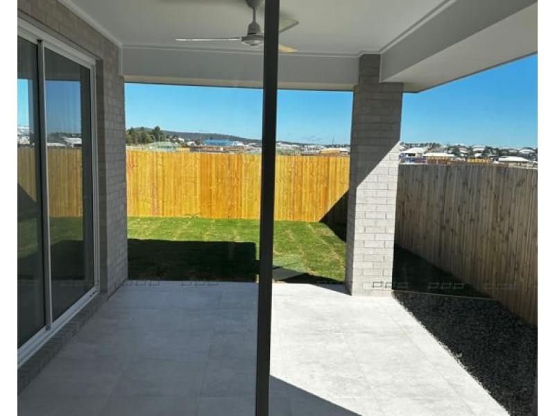 16 Olympus Drive, White Rock QLD 4306