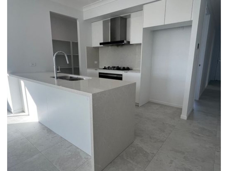 16 Olympus Drive, White Rock QLD 4306