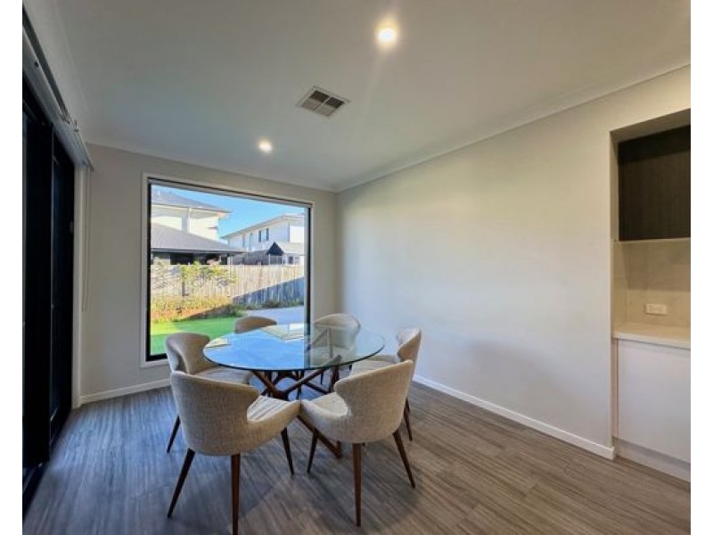 18 Parkside Avenue, Arundel QLD 4214