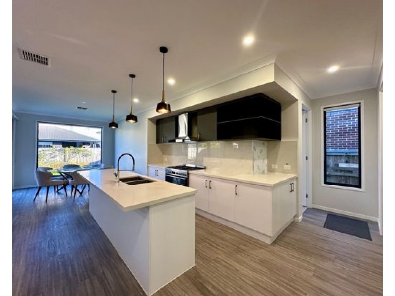 18 Parkside Avenue, Arundel QLD 4214