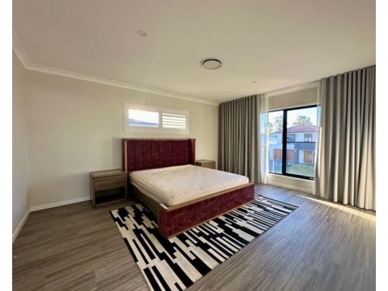 18 Parkside Avenue, Arundel QLD 4214