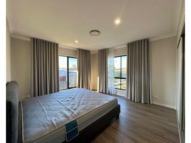 18 Parkside Avenue, Arundel QLD 4214