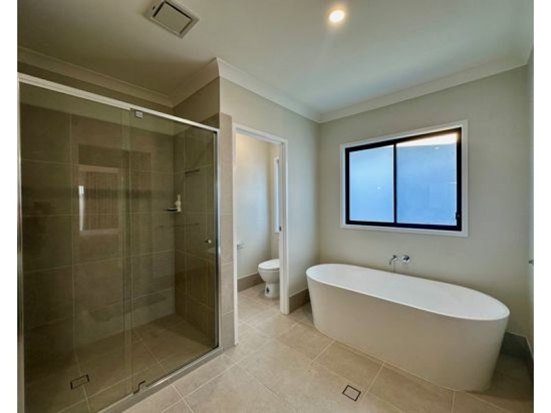 18 Parkside Avenue, Arundel QLD 4214