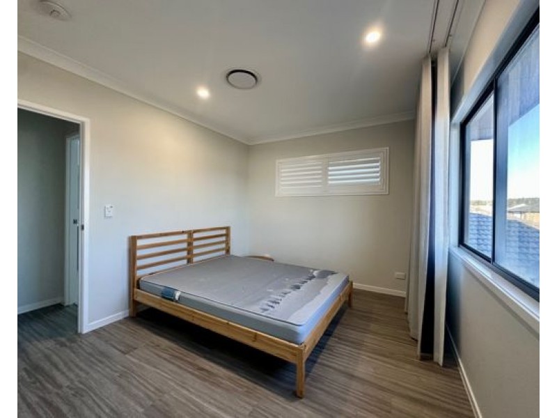 18 Parkside Avenue, Arundel QLD 4214