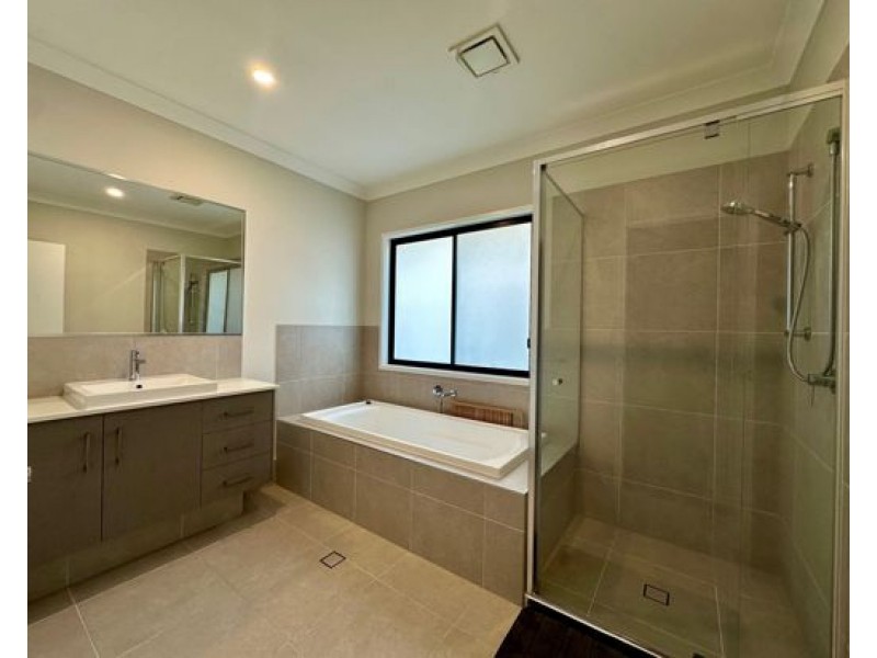 18 Parkside Avenue, Arundel QLD 4214