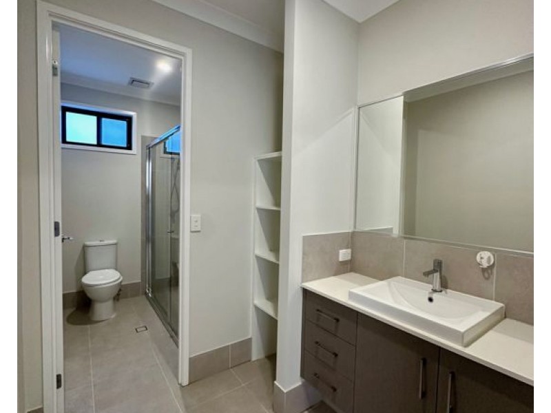 18 Parkside Avenue, Arundel QLD 4214