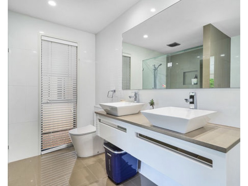1 Marshall Grove, Bonogin QLD 4213