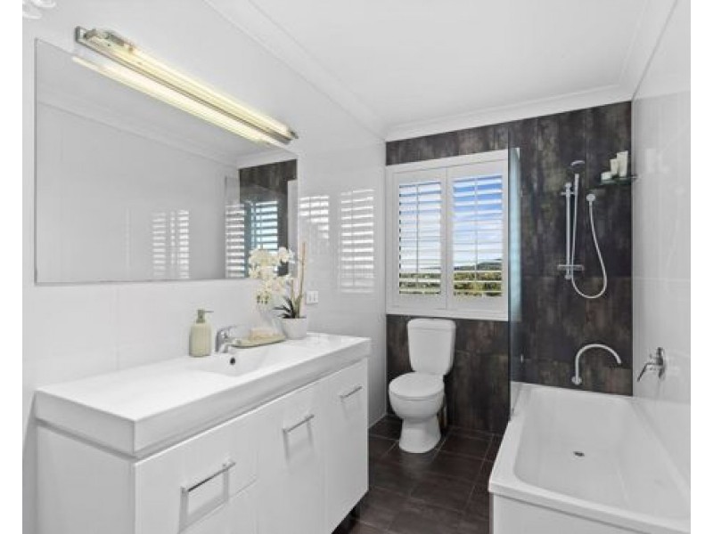 1074 South Pine Road, Everton Hills QLD 4053