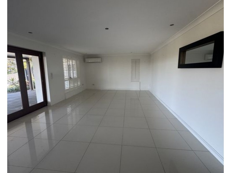 1074 South Pine Road, Everton Hills QLD 4053