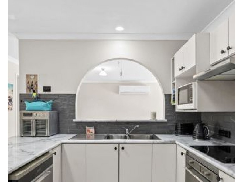 9 Jewel Court, Regents Park QLD 4118