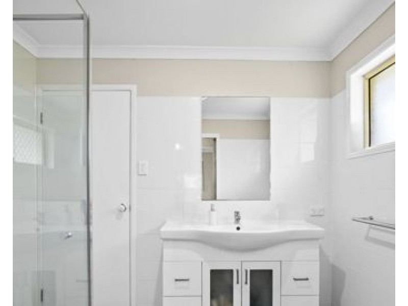 9 Jewel Court, Regents Park QLD 4118
