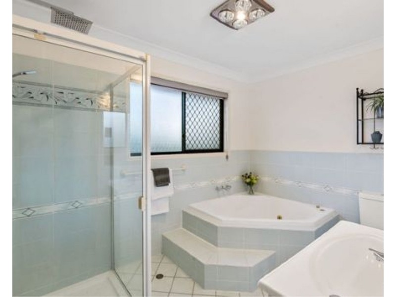 2 Yorkshire Place, Stretton QLD 4116