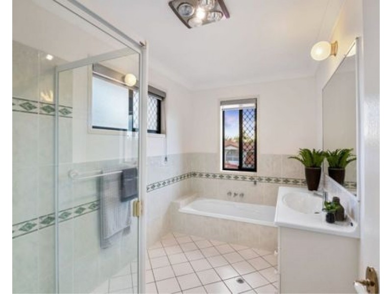 2 Yorkshire Place, Stretton QLD 4116