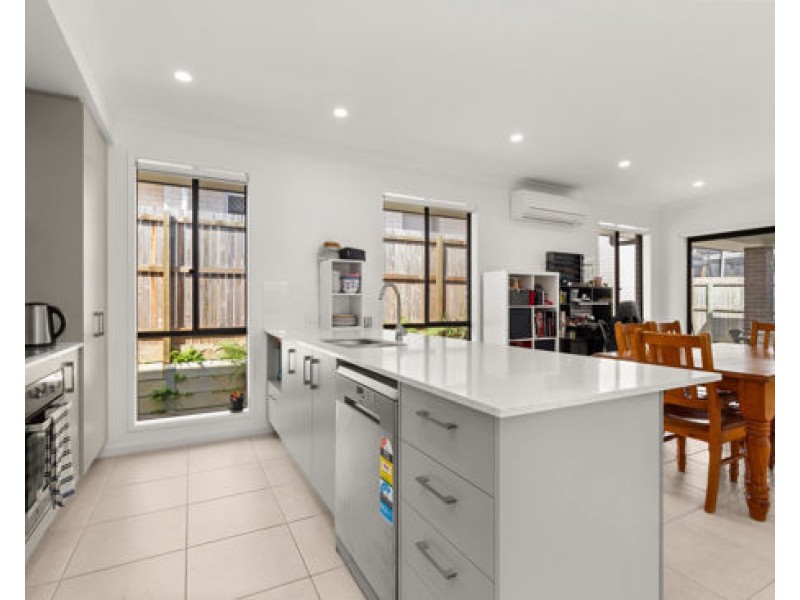 12 Robin Street, Morayfield QLD 4506