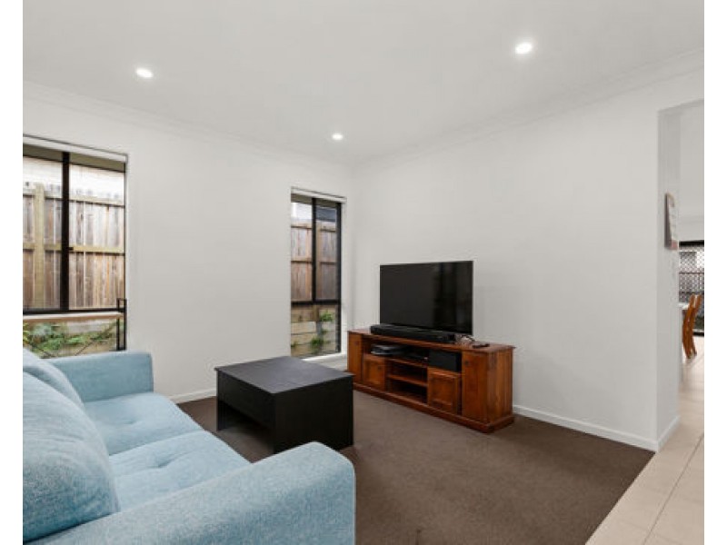 12 Robin Street, Morayfield QLD 4506