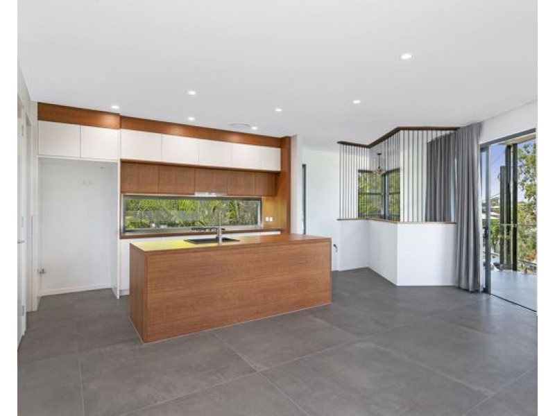 18B AGNEW ST, Norman Park QLD 4170