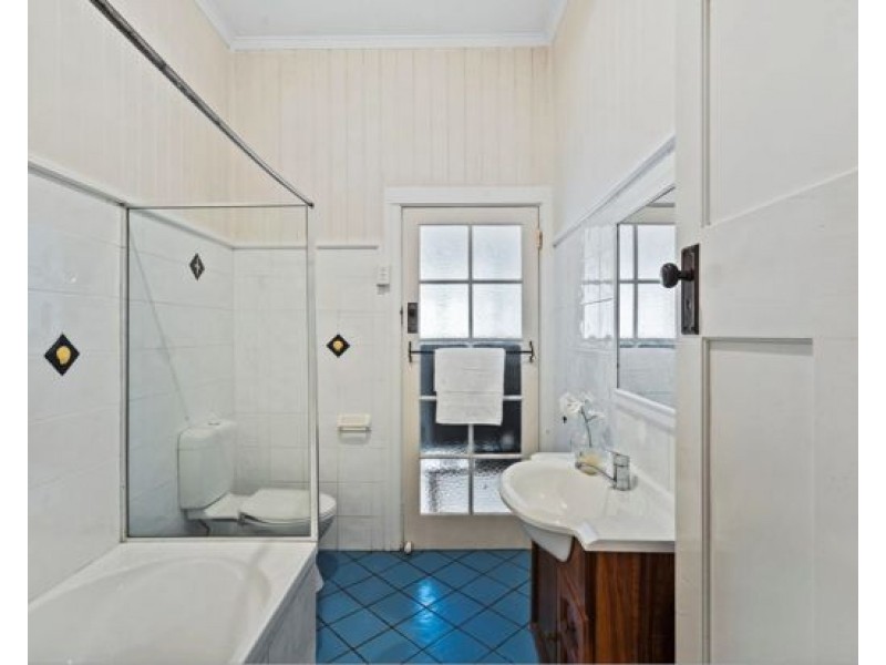 68 Jackson st, Coorparoo QLD 4151