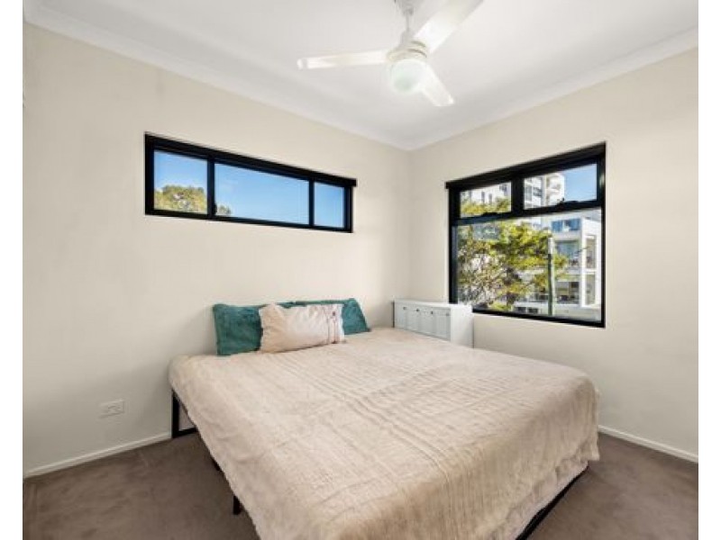 204/11 Norman Street, Southport QLD 4215