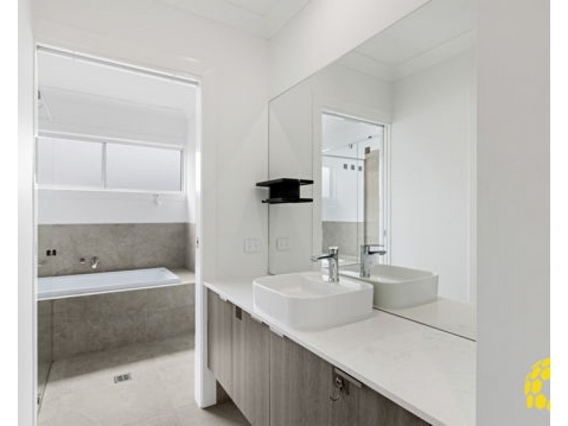 338A Ron Penhaligon Way, Robina QLD 4226