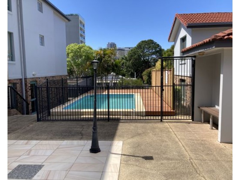 8 9 Tweed Street, Southport QLD 4215