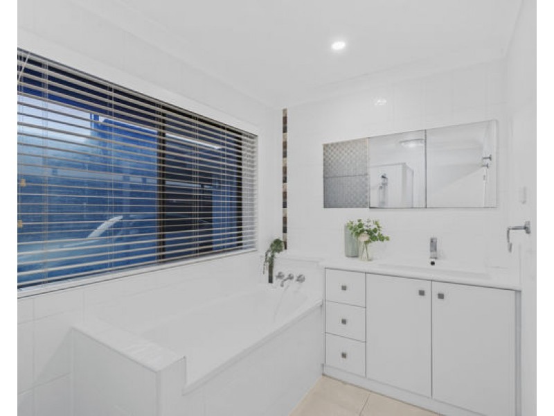 15 Kildare Street, Carina Heights QLD 4152