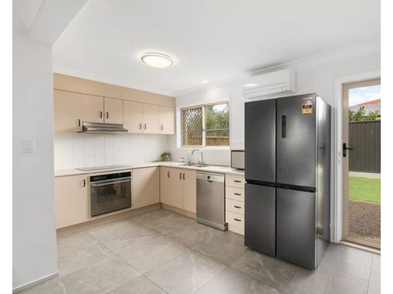 8 121 Golden Avenue, Calamvale QLD 4116