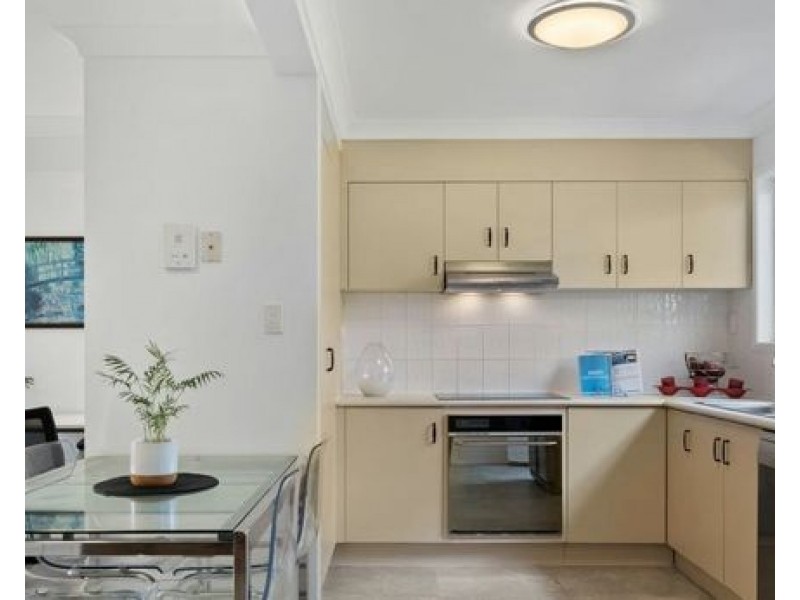 8 121 Golden Avenue, Calamvale QLD 4116