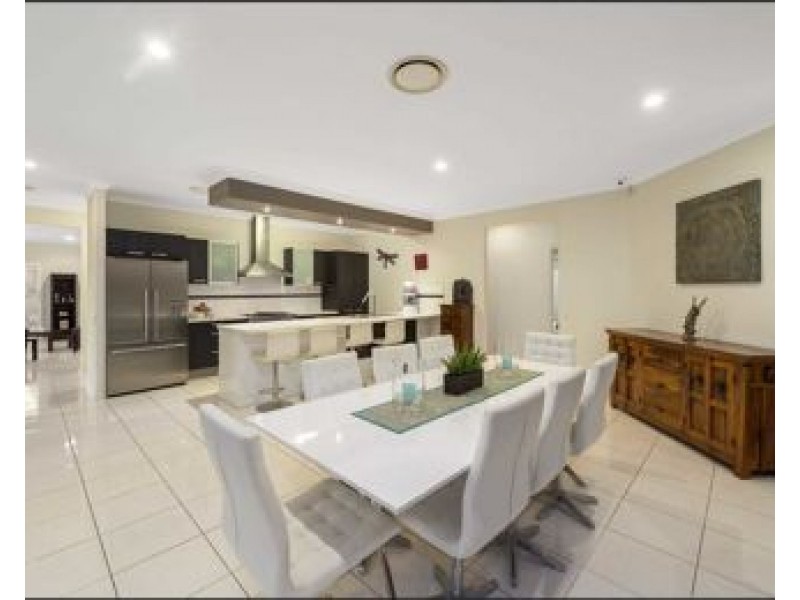 24 Temple island Circuit, Oxenford QLD 4210