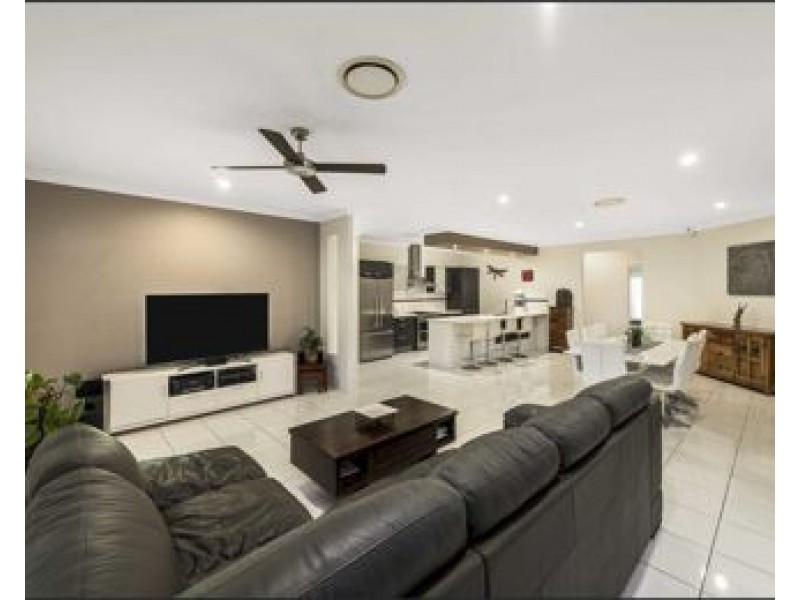 24 Temple island Circuit, Oxenford QLD 4210