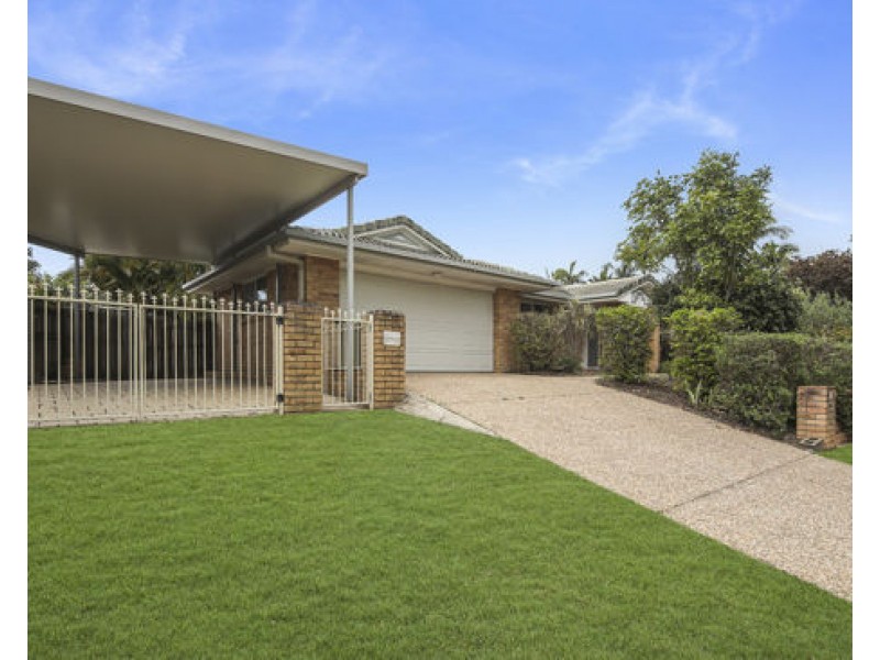 8 Avondale Crescent, Parkinson QLD 4115