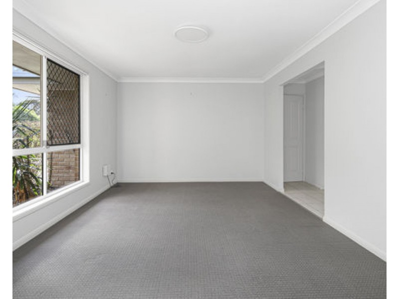 8 Avondale Crescent, Parkinson QLD 4115