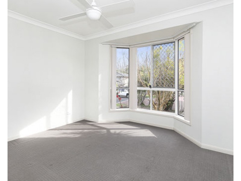 8 Avondale Crescent, Parkinson QLD 4115