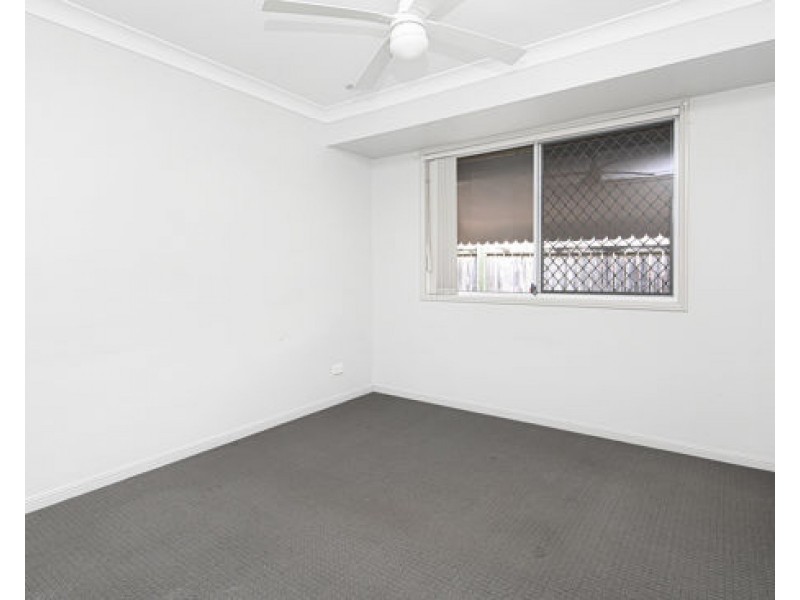 8 Avondale Crescent, Parkinson QLD 4115