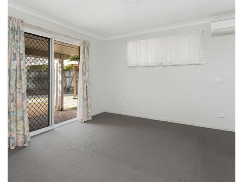 8 Avondale Crescent, Parkinson QLD 4115