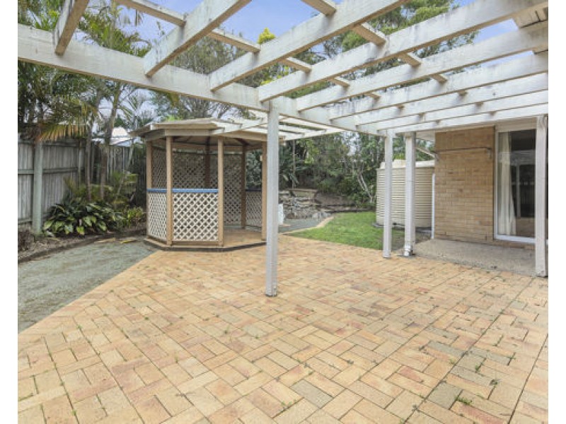 8 Avondale Crescent, Parkinson QLD 4115