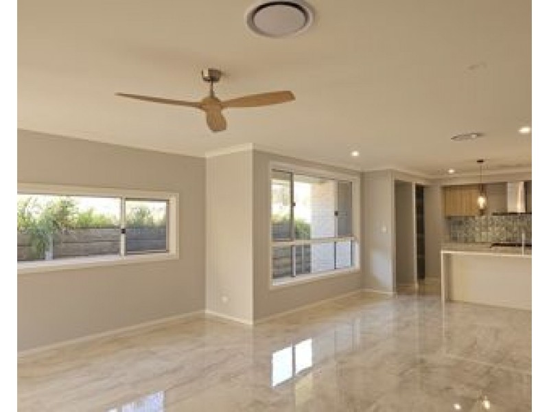 3 airfield st, Park Ridge QLD 4125