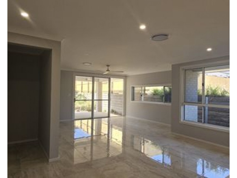 3 airfield st, Park Ridge QLD 4125