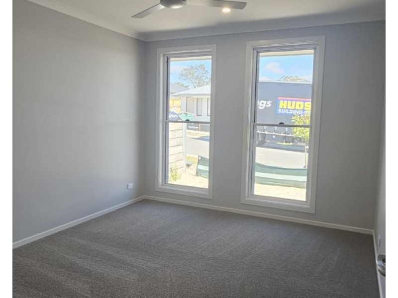 3 airfield st, Park Ridge QLD 4125