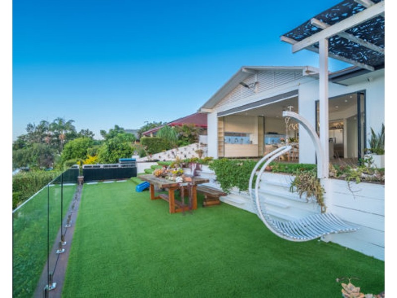 60 Port Jackson Boulevard Clear Island Waters, Clear Island Waters QLD 4226